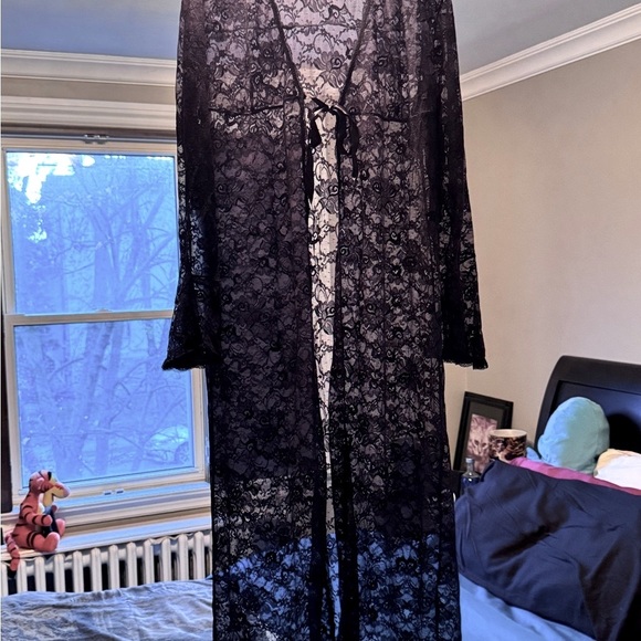🖤 Exquisite Vintage Victorian Sheer Sexy Black Lace Robe by Victoria's Secret 🖤 - Picture 8 of 16